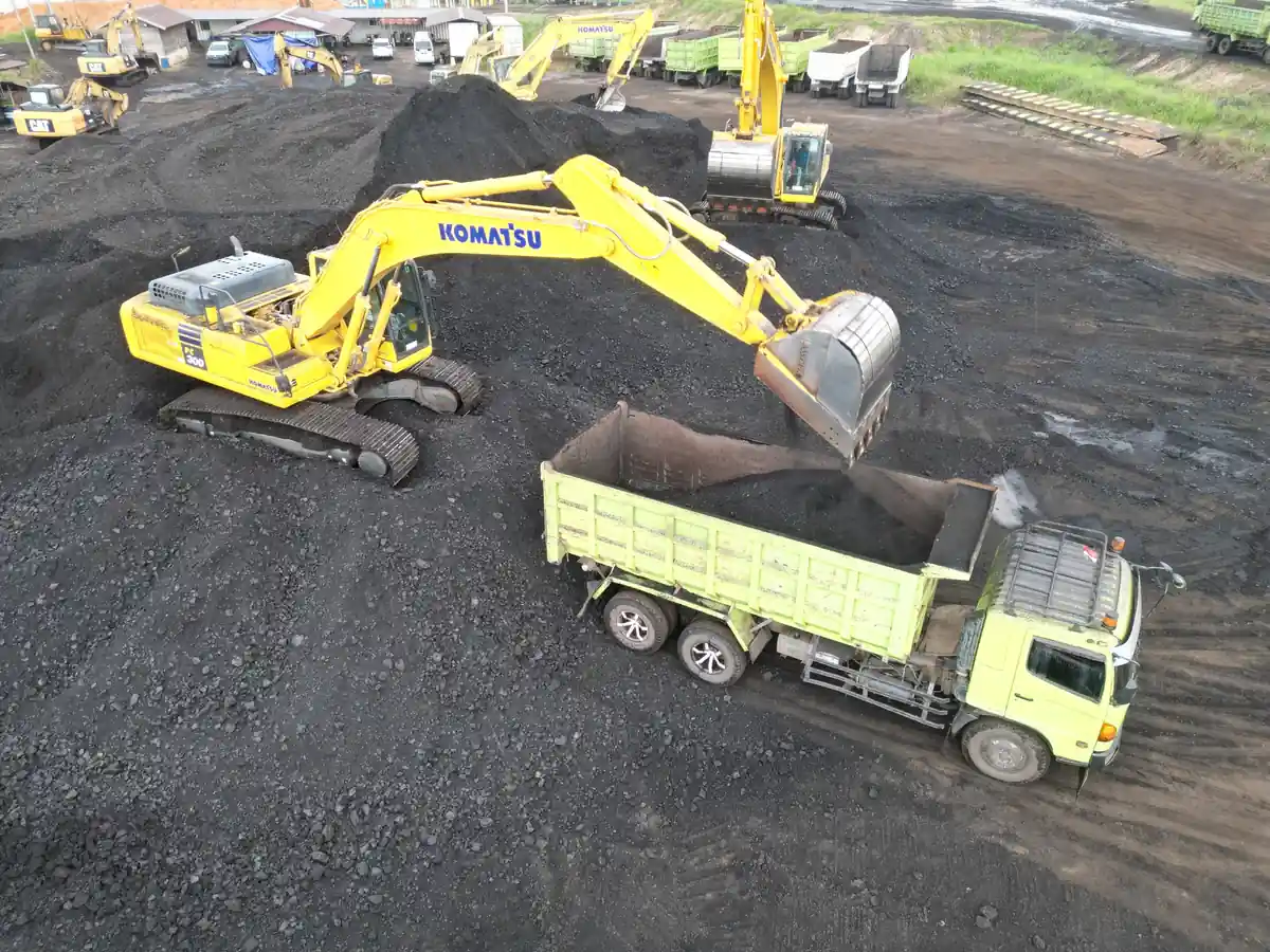 Metode Pemuatan Batu Bara Modern: Manual vs Conveyor